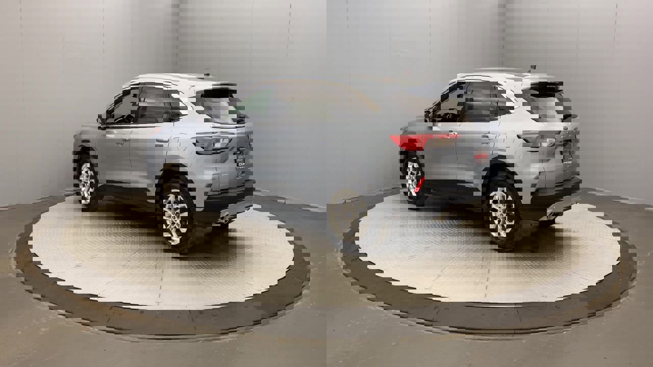 2022 Ford Escape SE photo 2