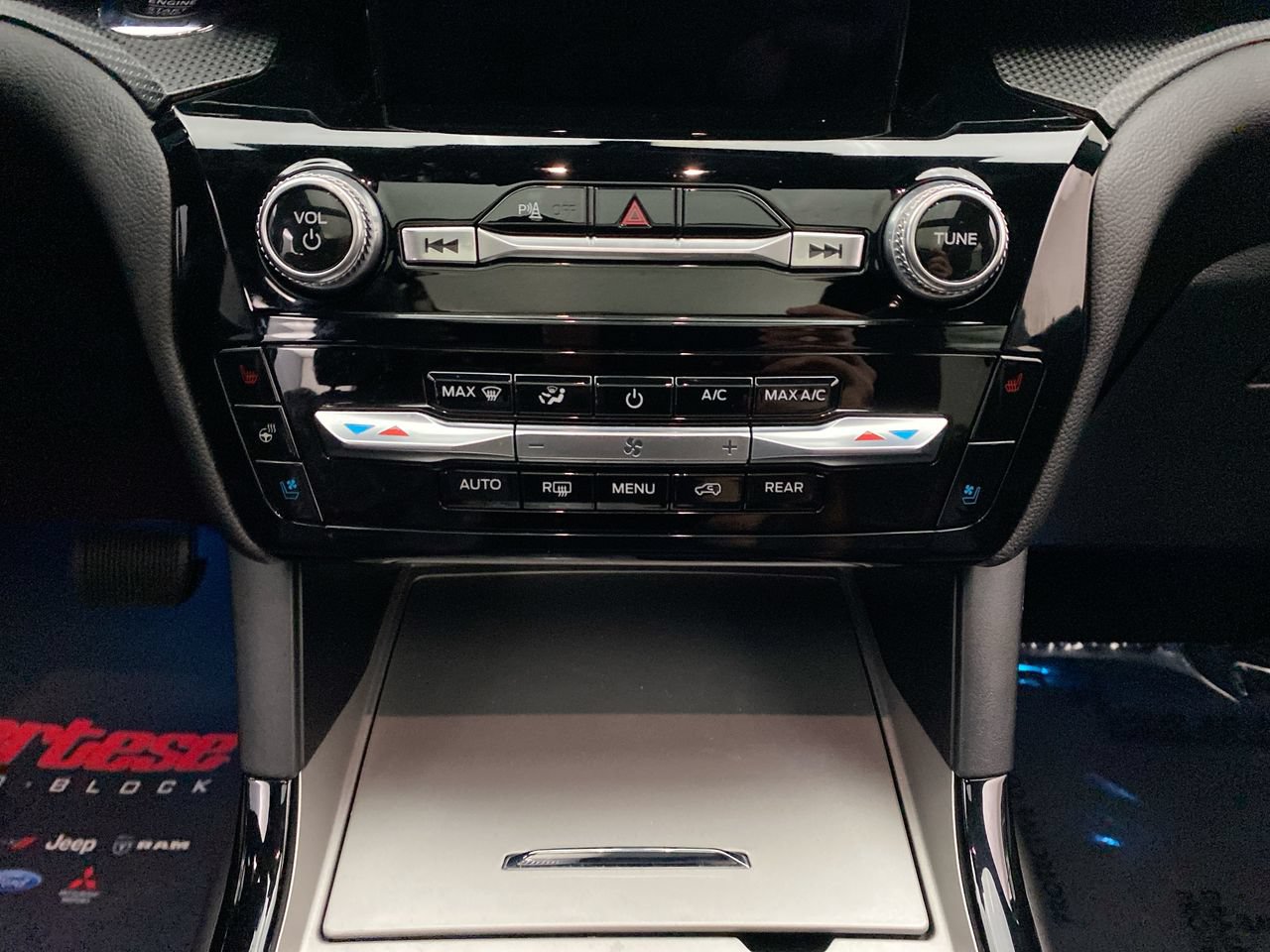 2024 Ford Explorer ST - Photo 21