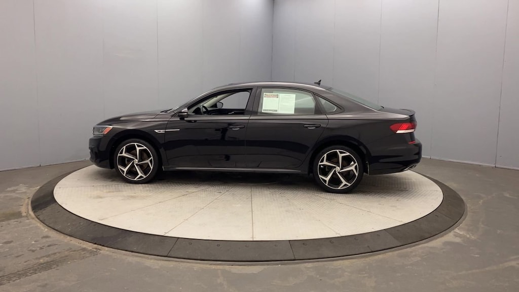 2020 Volkswagen Passat 2.0T R-Line photo 3
