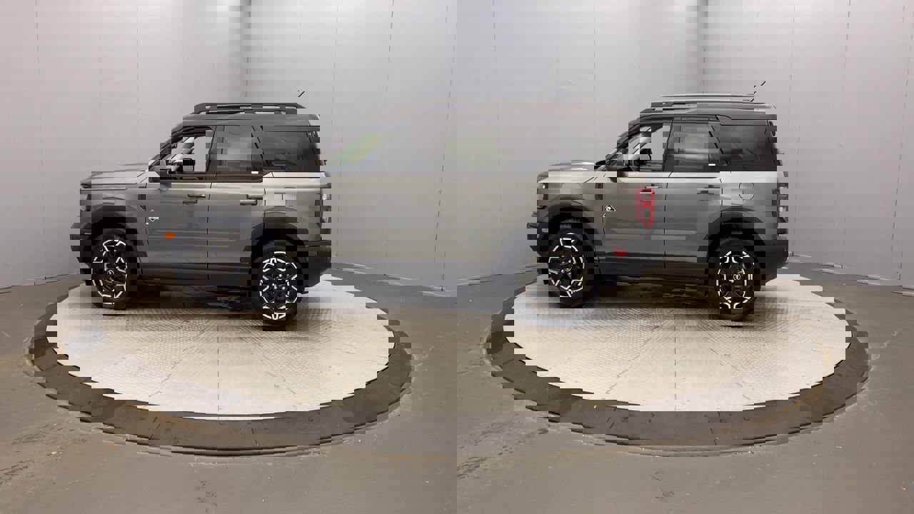 2025 Ford Bronco Sport Outer Banks photo 2