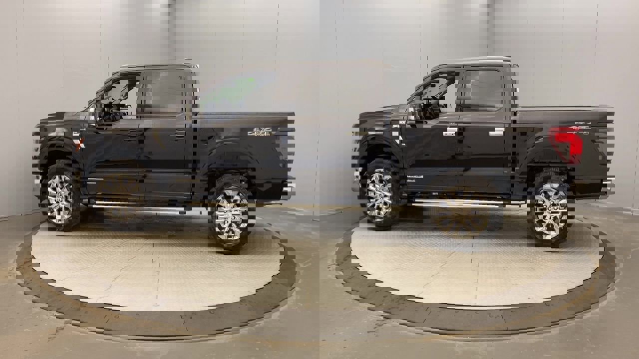 2025 Ford F-150 XLT photo 2