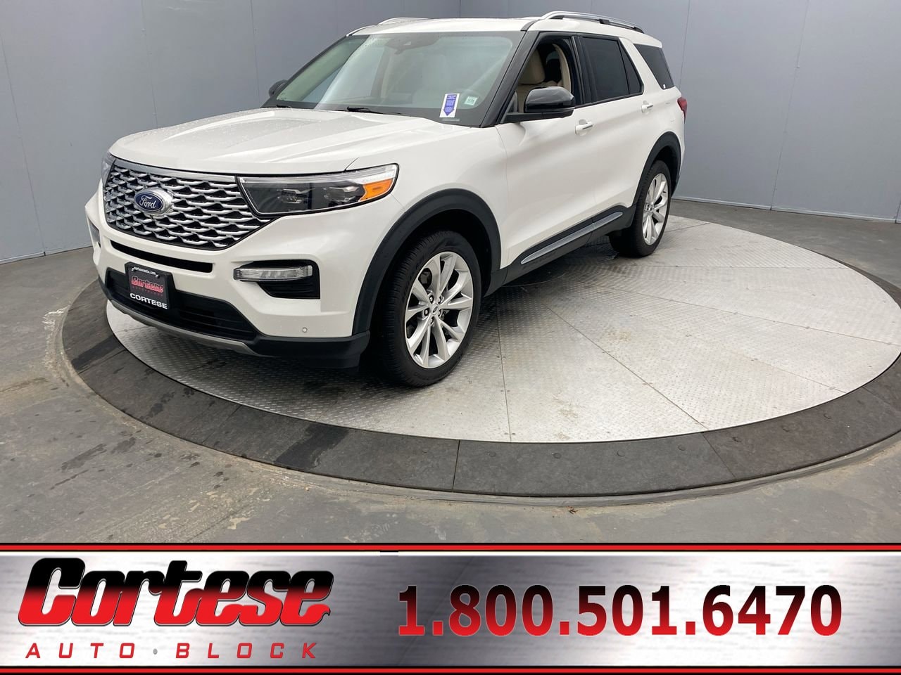 2023 Ford Explorer Platinum's photo