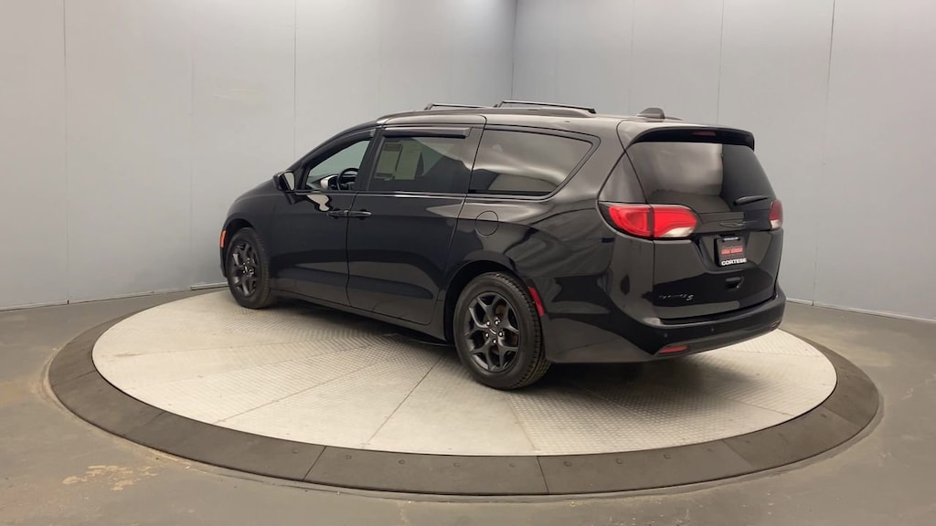 Used 2019 Chrysler Pacifica Touring L Van Passenger Van