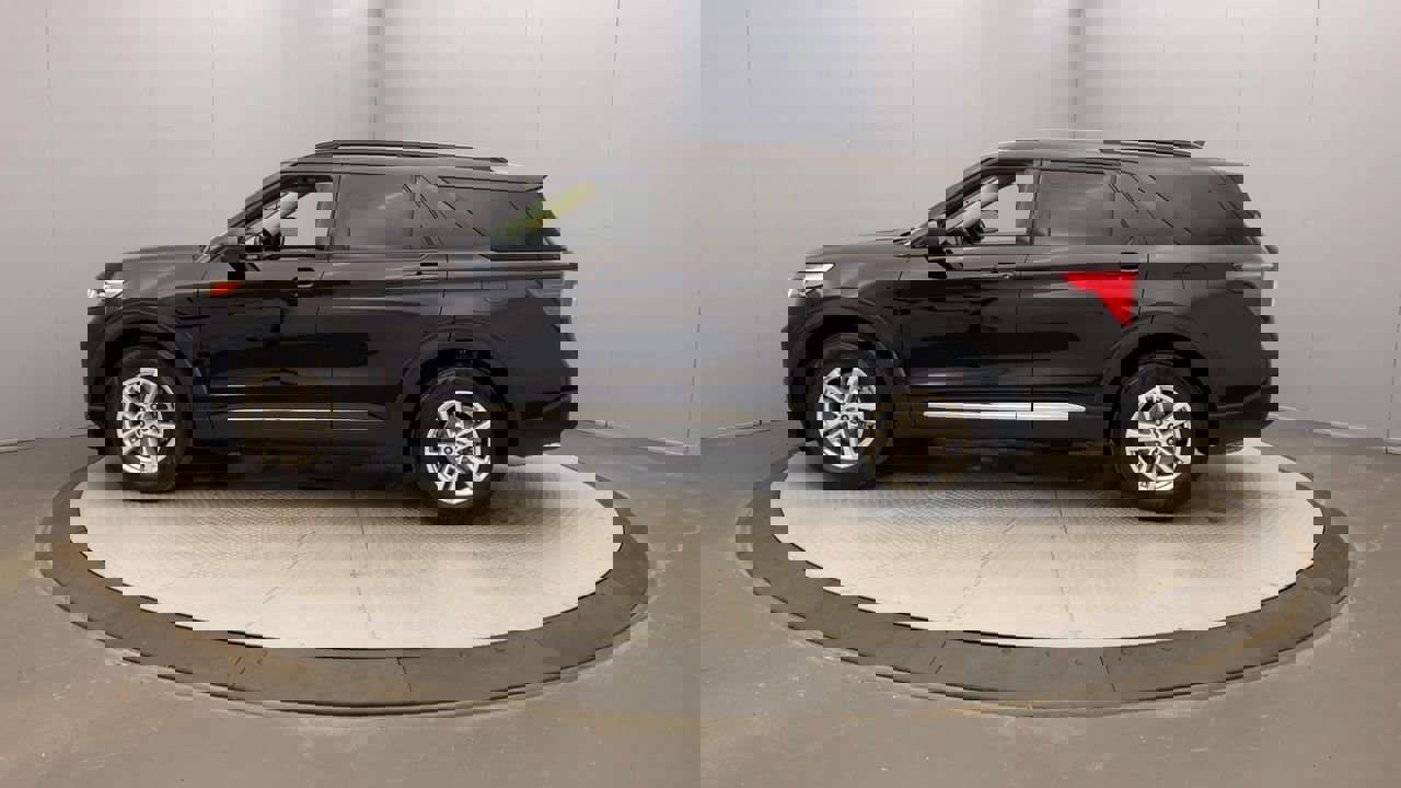 2022 Ford Explorer XLT photo 2