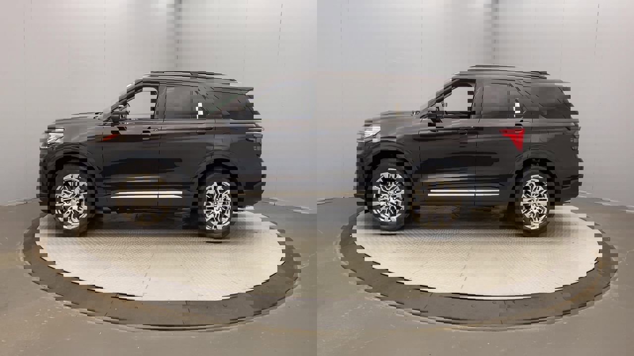 2025 Ford Explorer photo 2