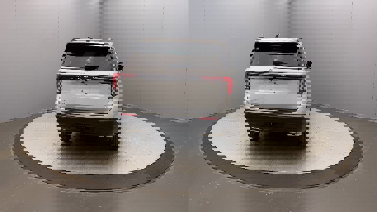 2025 Ford Explorer photo 3