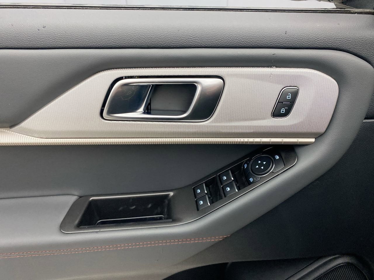 2026 Ford Explorer Active - Photo 11