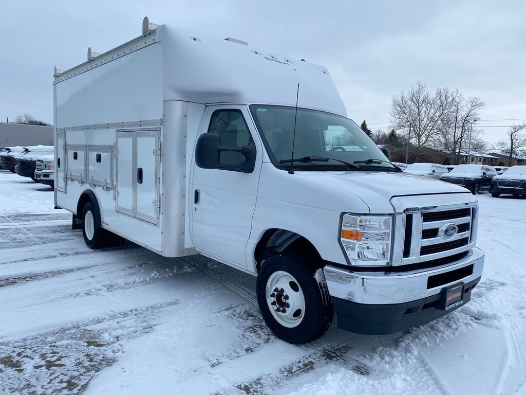 2025 Ford E-450 photo 2