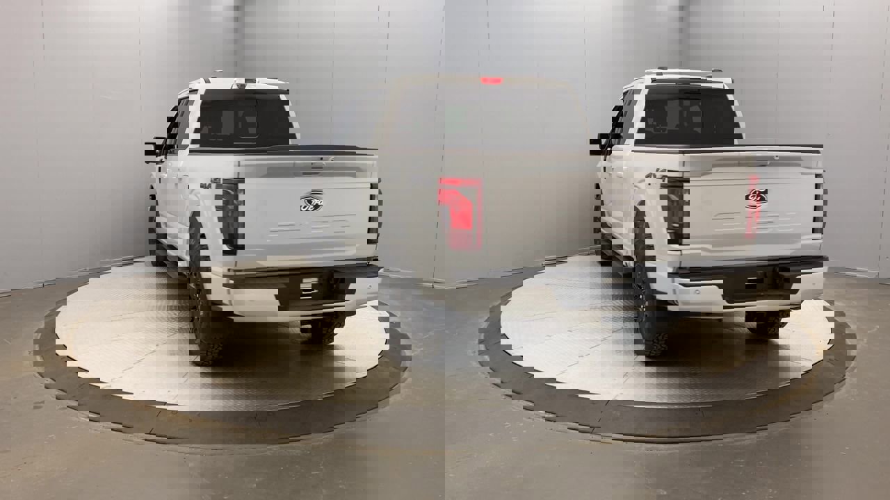 2025 Ford F-150 XLT photo 3