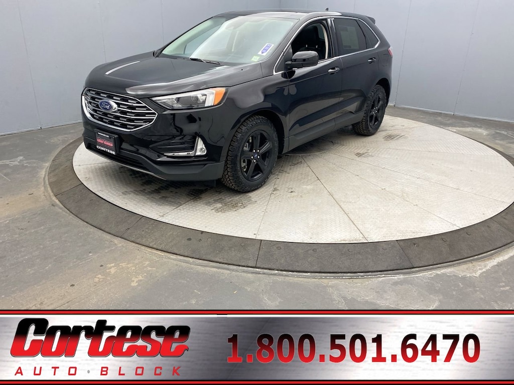 2022 Ford Edge SEL photo 2