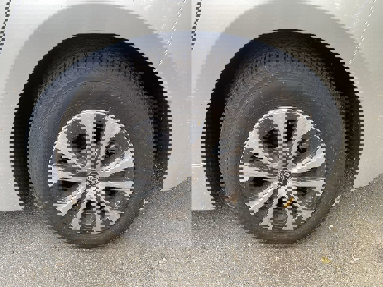 2021 Toyota Corolla Hybrid LE photo 2