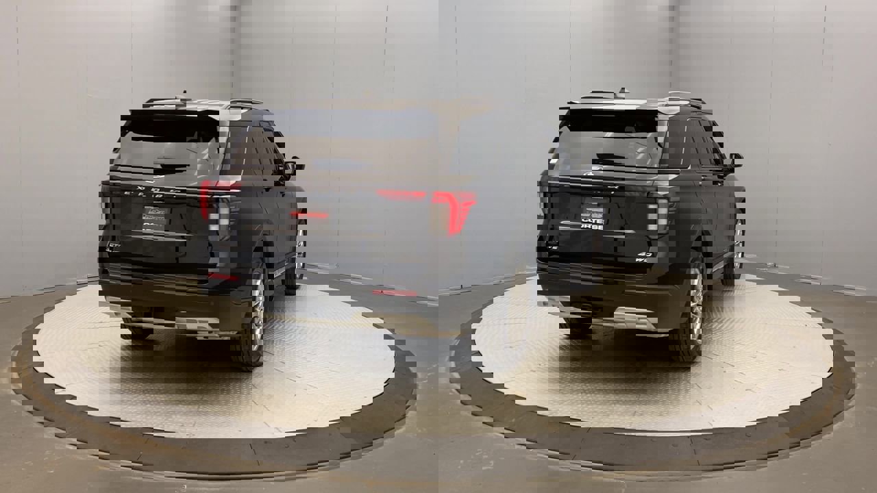 2025 Ford Explorer photo 3