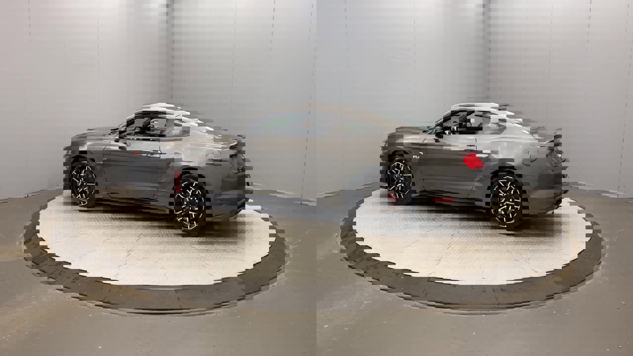 2019 Ford Mustang GT Premium photo 2