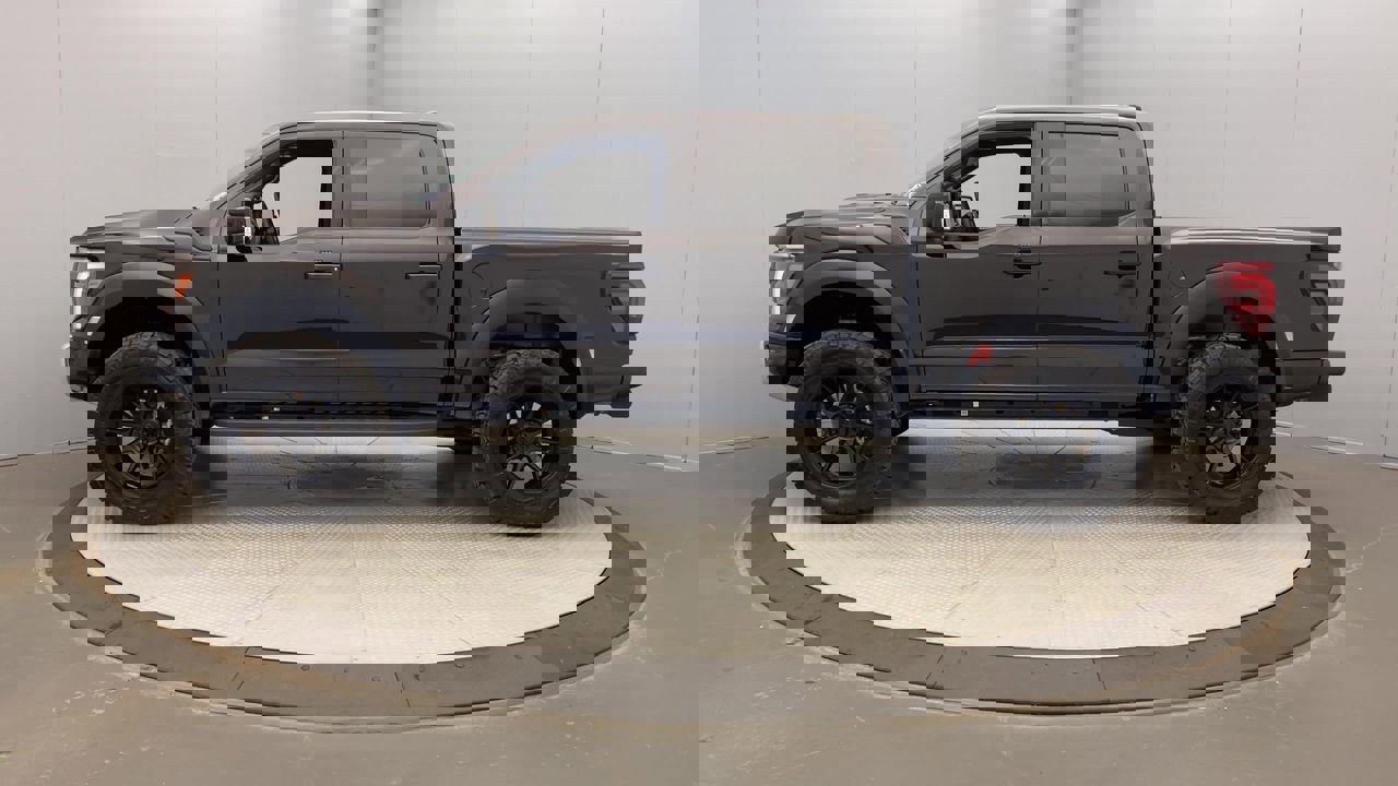 2025 Ford F-150 Raptor photo 2