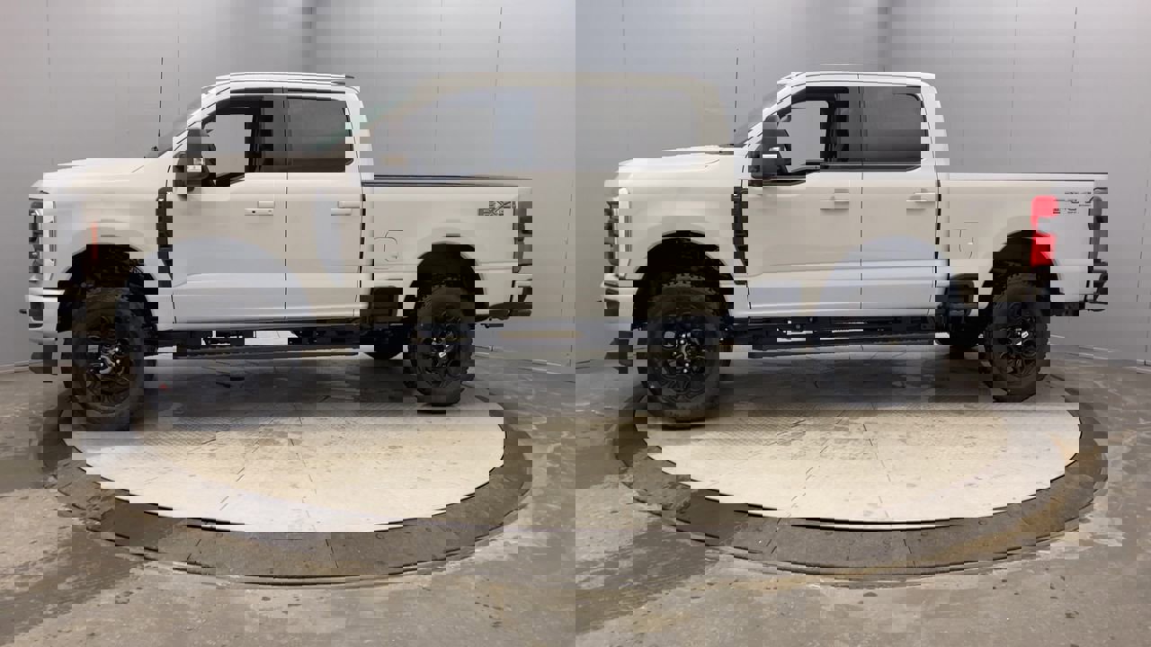 2025 Ford F-250 XLT photo 2