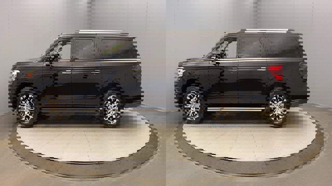 2023 Ford Expedition MAX Limited photo 2