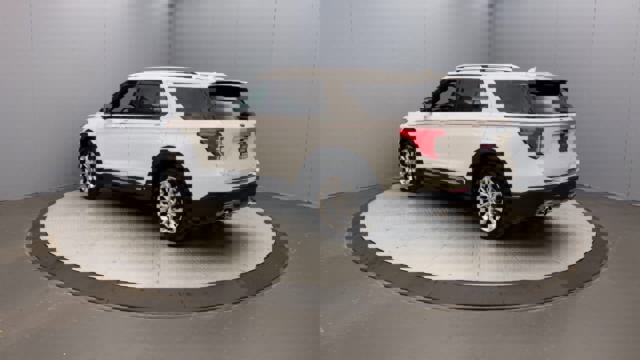 2022 Ford Explorer Platinum photo 2