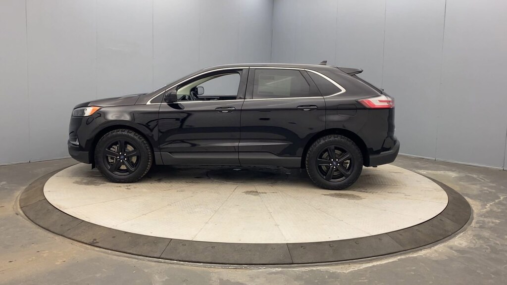 2022 Ford Edge SEL photo 3