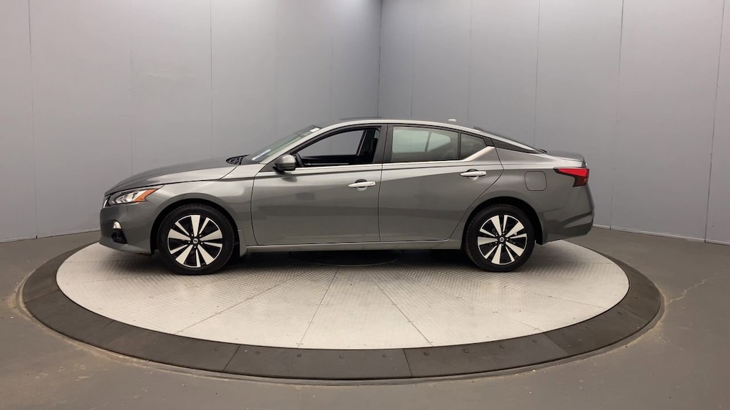 Used 2022 Nissan Altima 2.5 SL Sedan