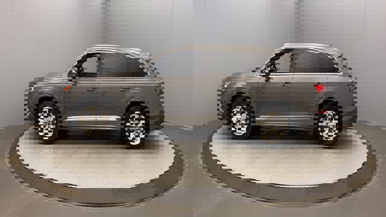 2021 Audi Q7 45 Premium Plus photo 2