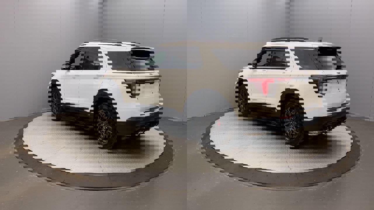 2025 Ford Explorer ST photo 2