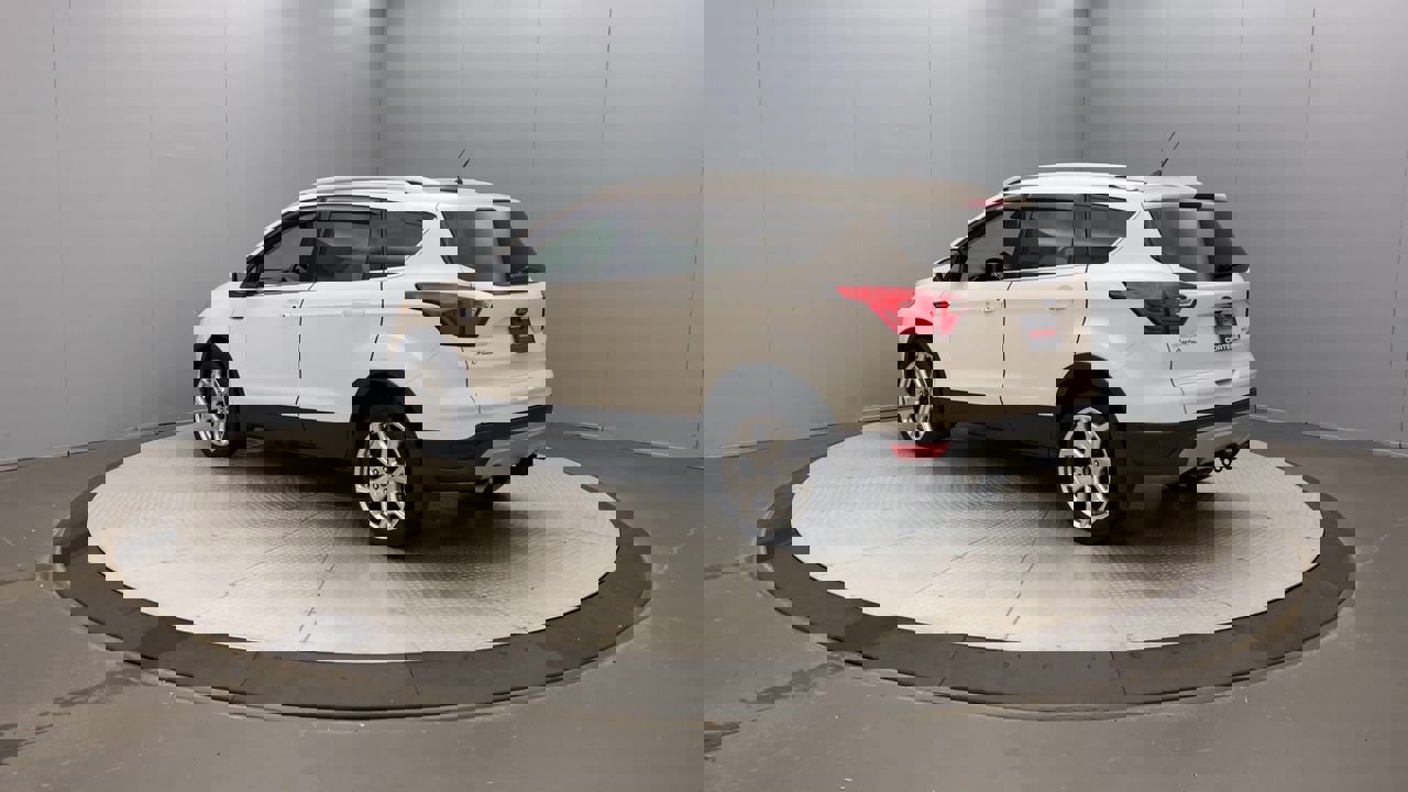 2019 Ford Escape Titanium photo 2