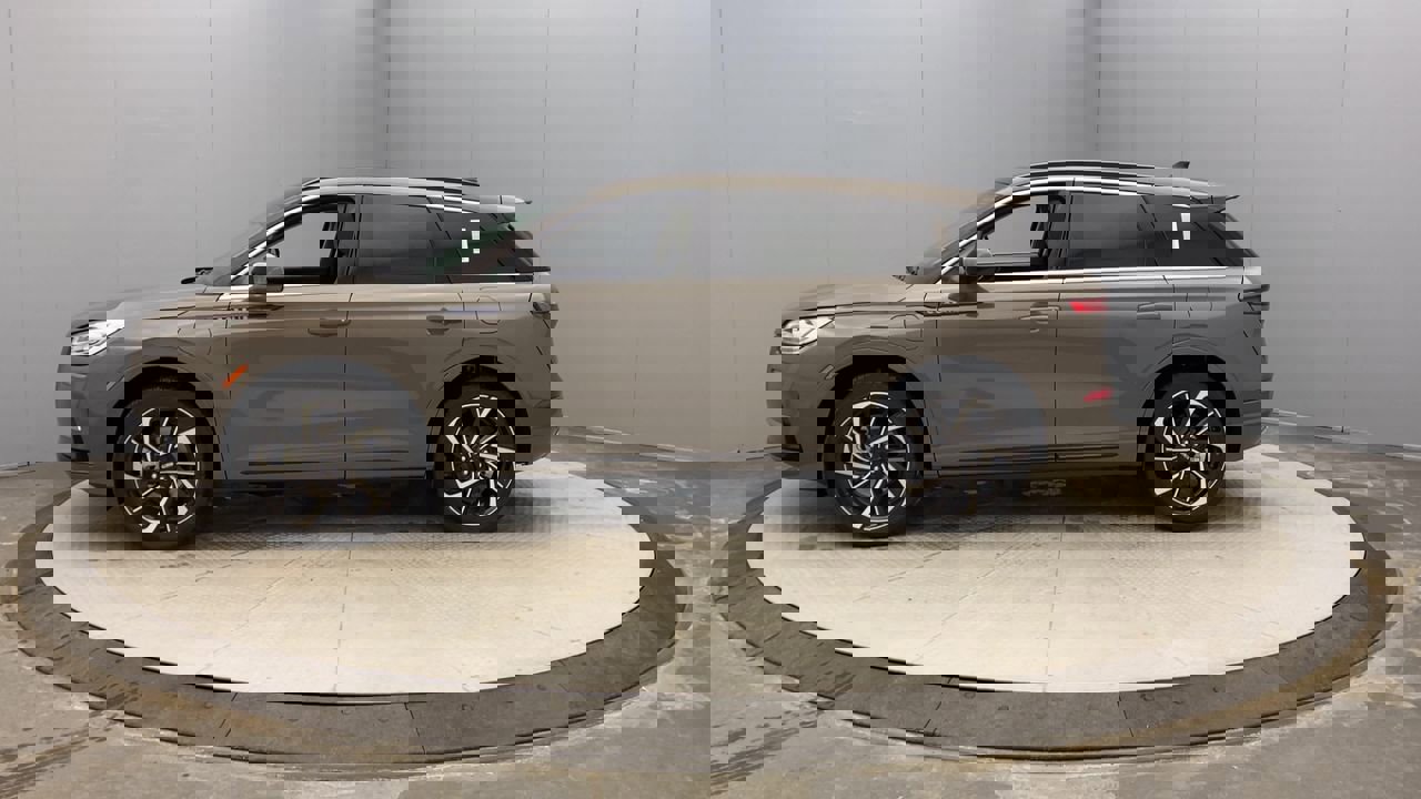 2025 Lincoln Corsair Grand Touring photo 2