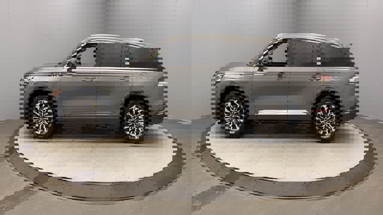 2024 Lincoln Aviator Premiere photo 2
