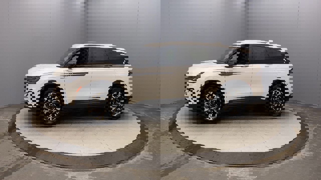 2025 Lincoln Nautilus Premiere photo 2