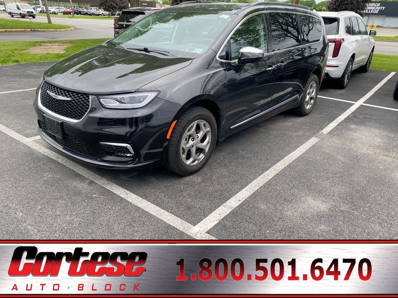 2022 Chrysler Pacifica Limited's photo