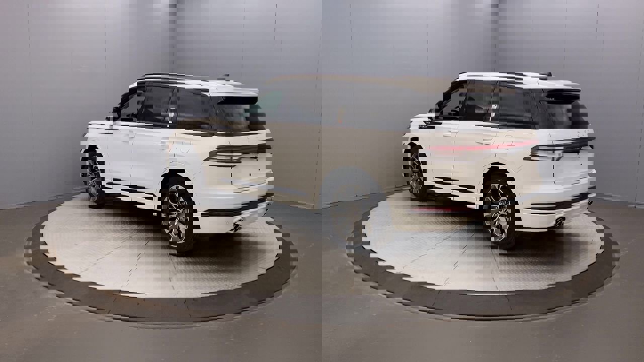 2025 Lincoln Aviator Premiere photo 2