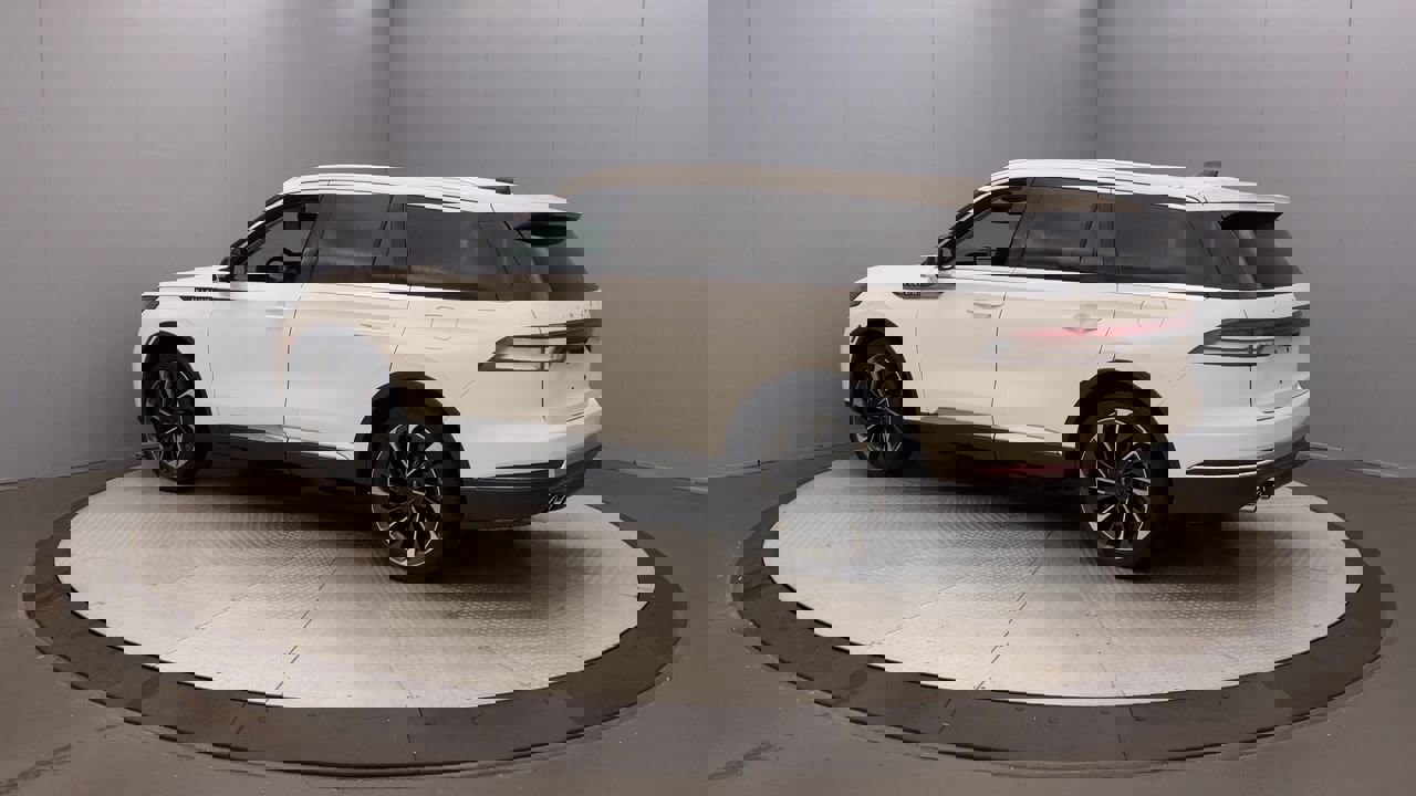2025 Lincoln Aviator Reserve photo 3