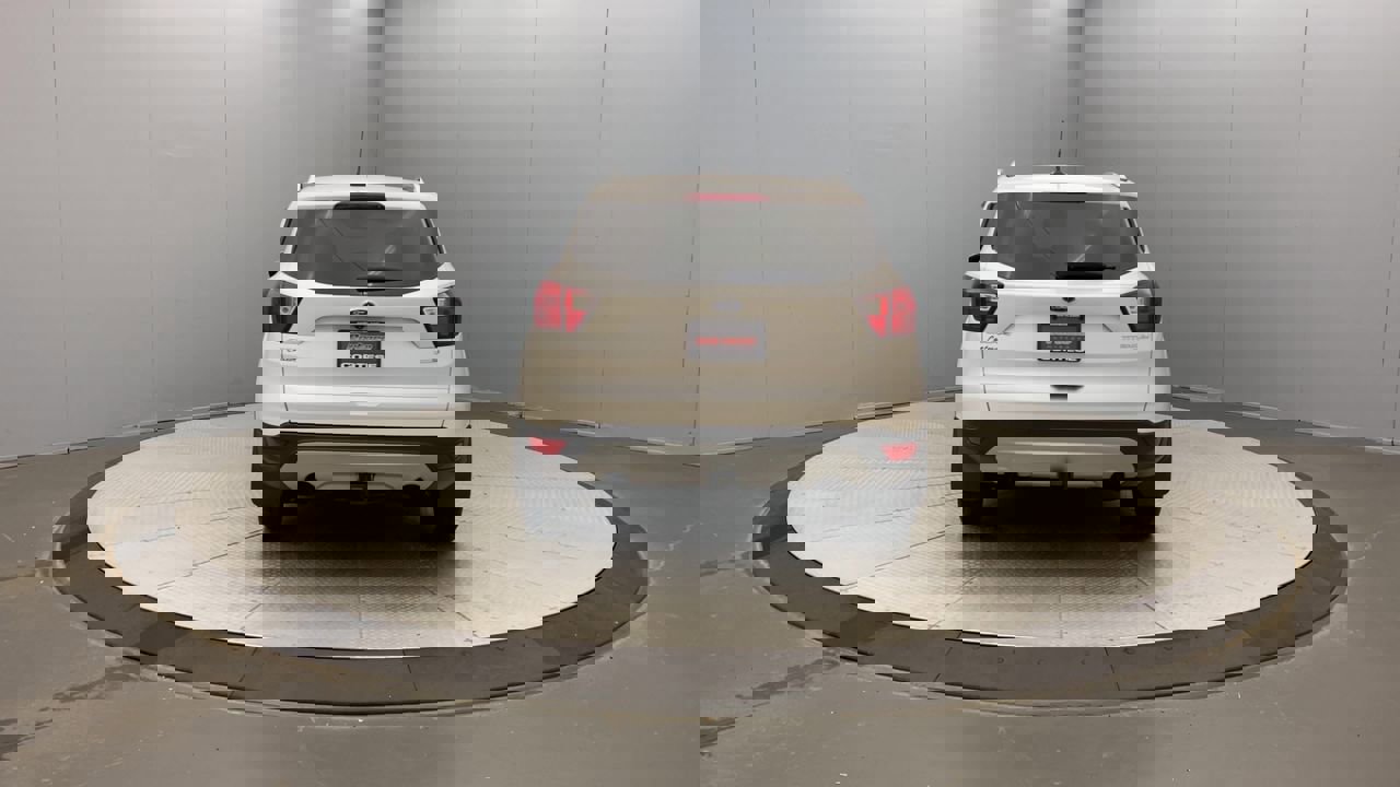 2019 Ford Escape Titanium photo 3