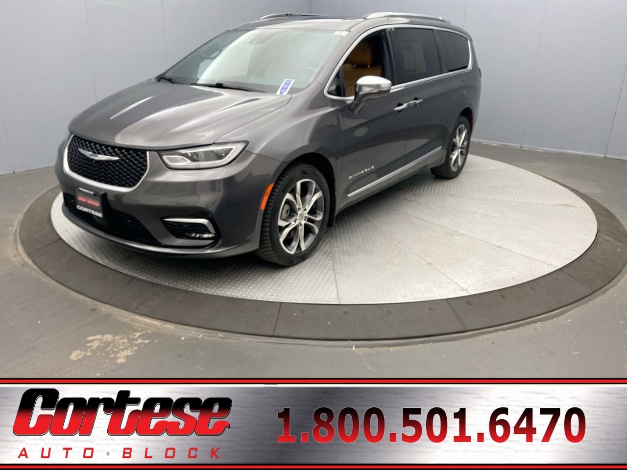 2022 Chrysler Pacifica Pinnacle's photo