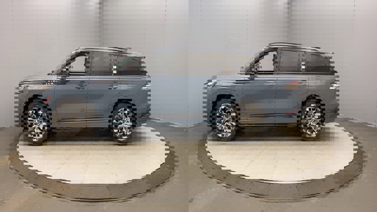 2025 Lincoln Aviator Premiere photo 2