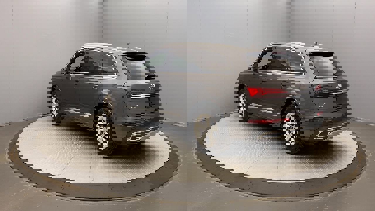 2021 Audi Q7 45 Premium Plus photo 3