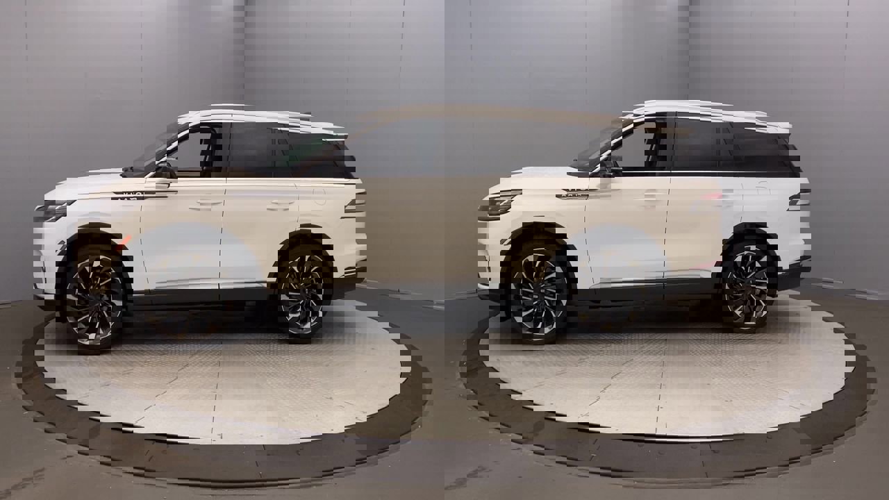 2025 Lincoln Aviator Reserve photo 2