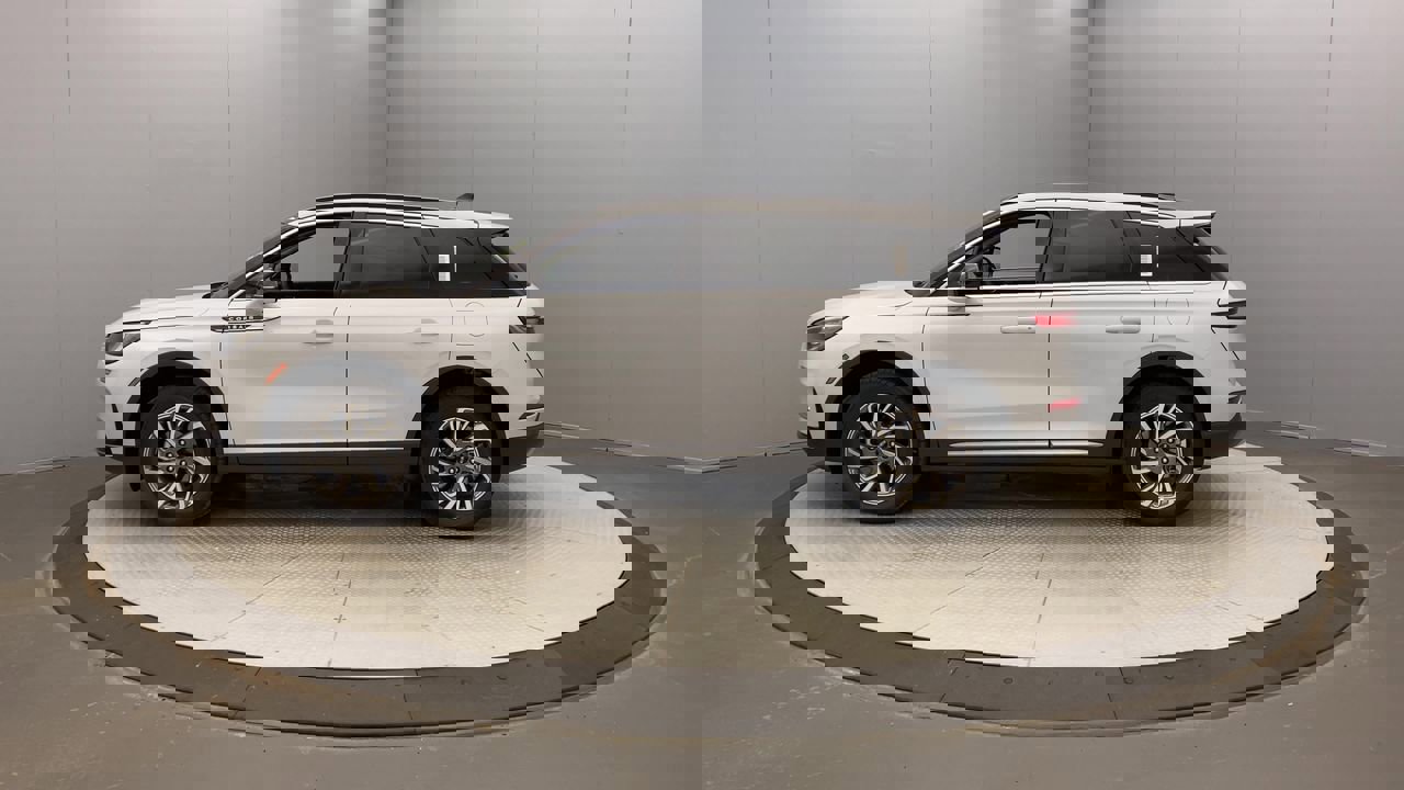 2025 Lincoln Corsair Premiere photo 2