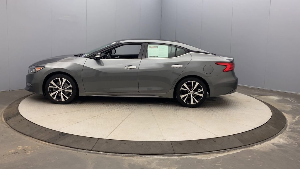2018 Nissan Maxima SL photo 2