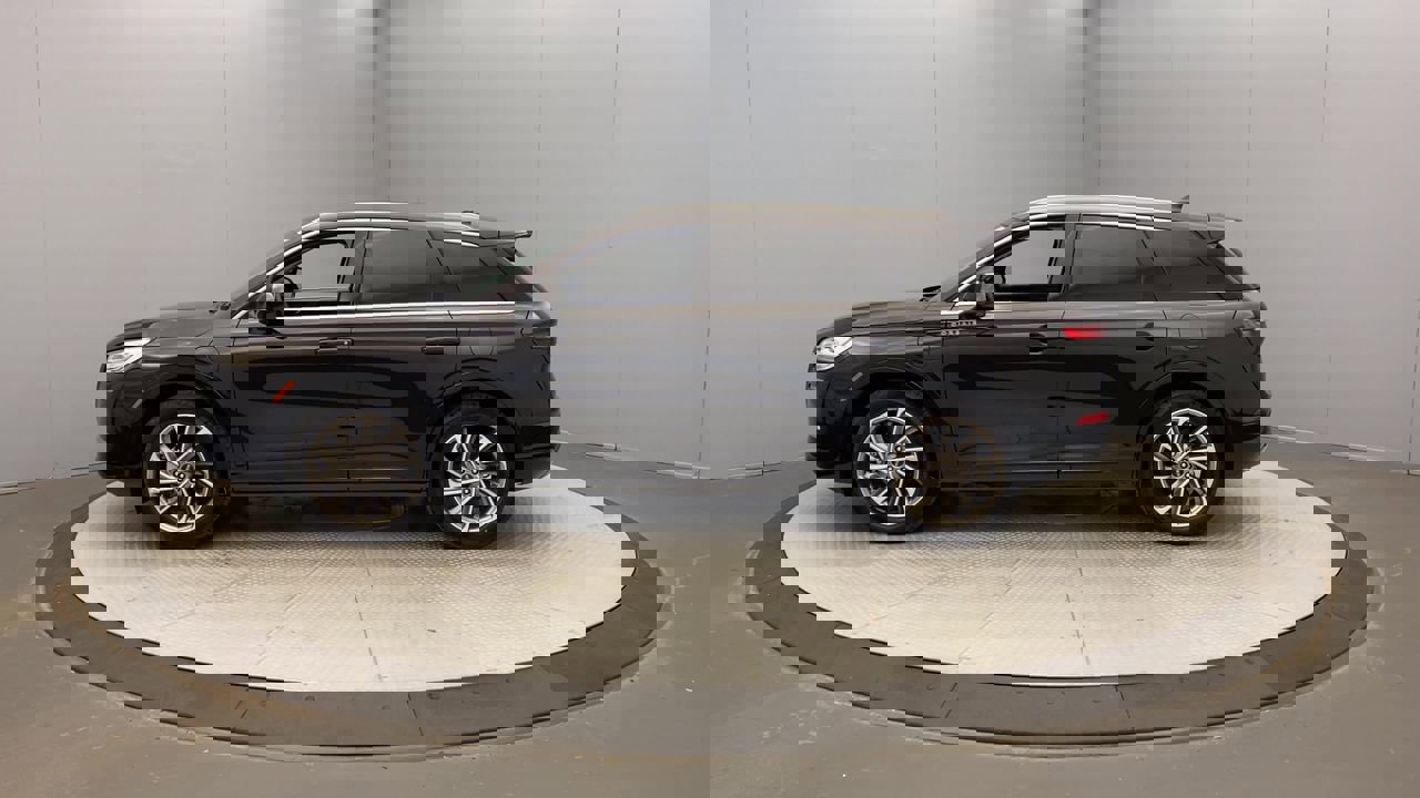 2024 Lincoln Corsair Grand Touring photo 2