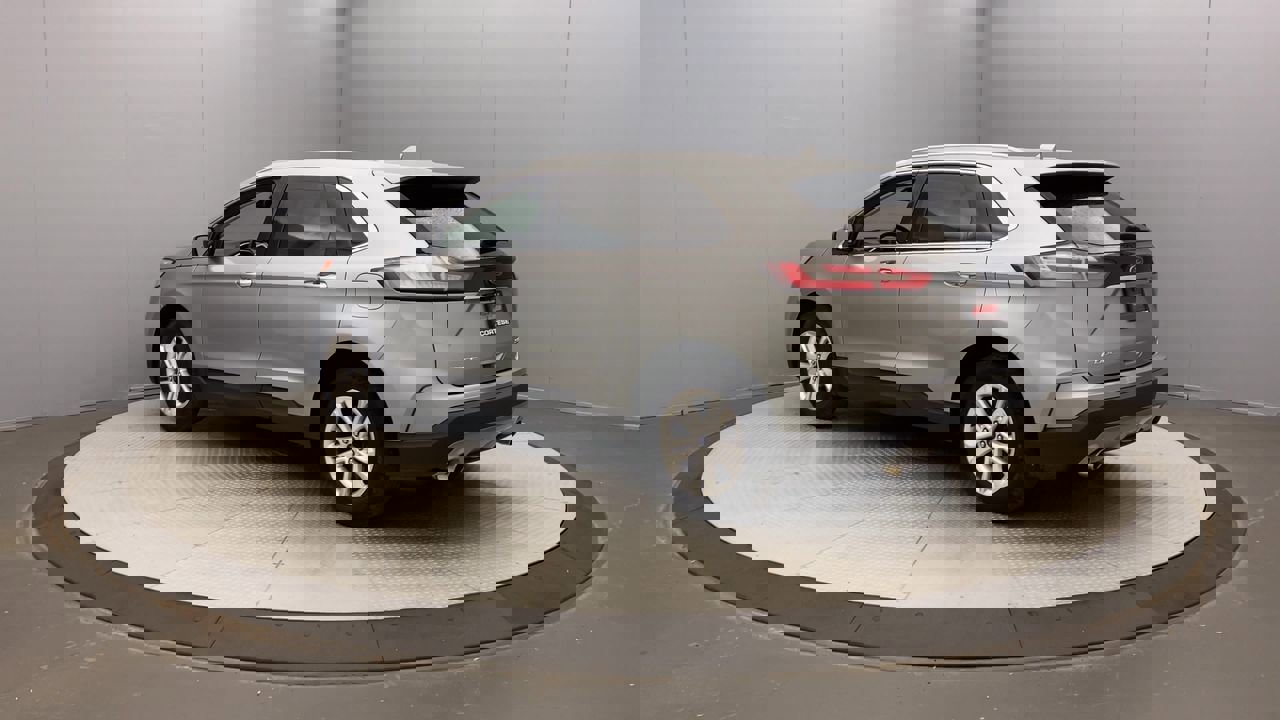 2020 Ford Edge SEL photo 2