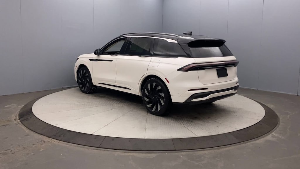 2024 Lincoln Nautilus Black Label photo 3