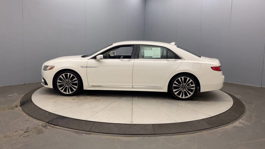 2020 Lincoln Continental Standard photo 2