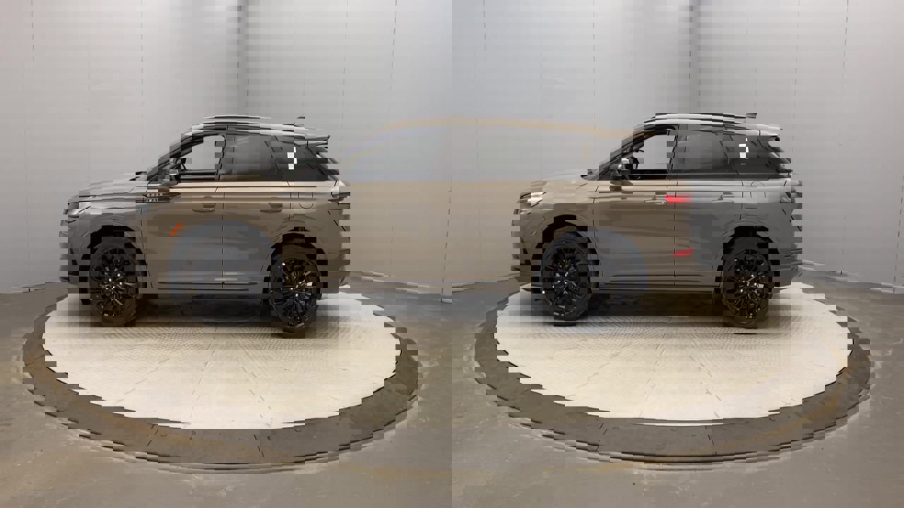 2025 Lincoln Corsair Premiere photo 2