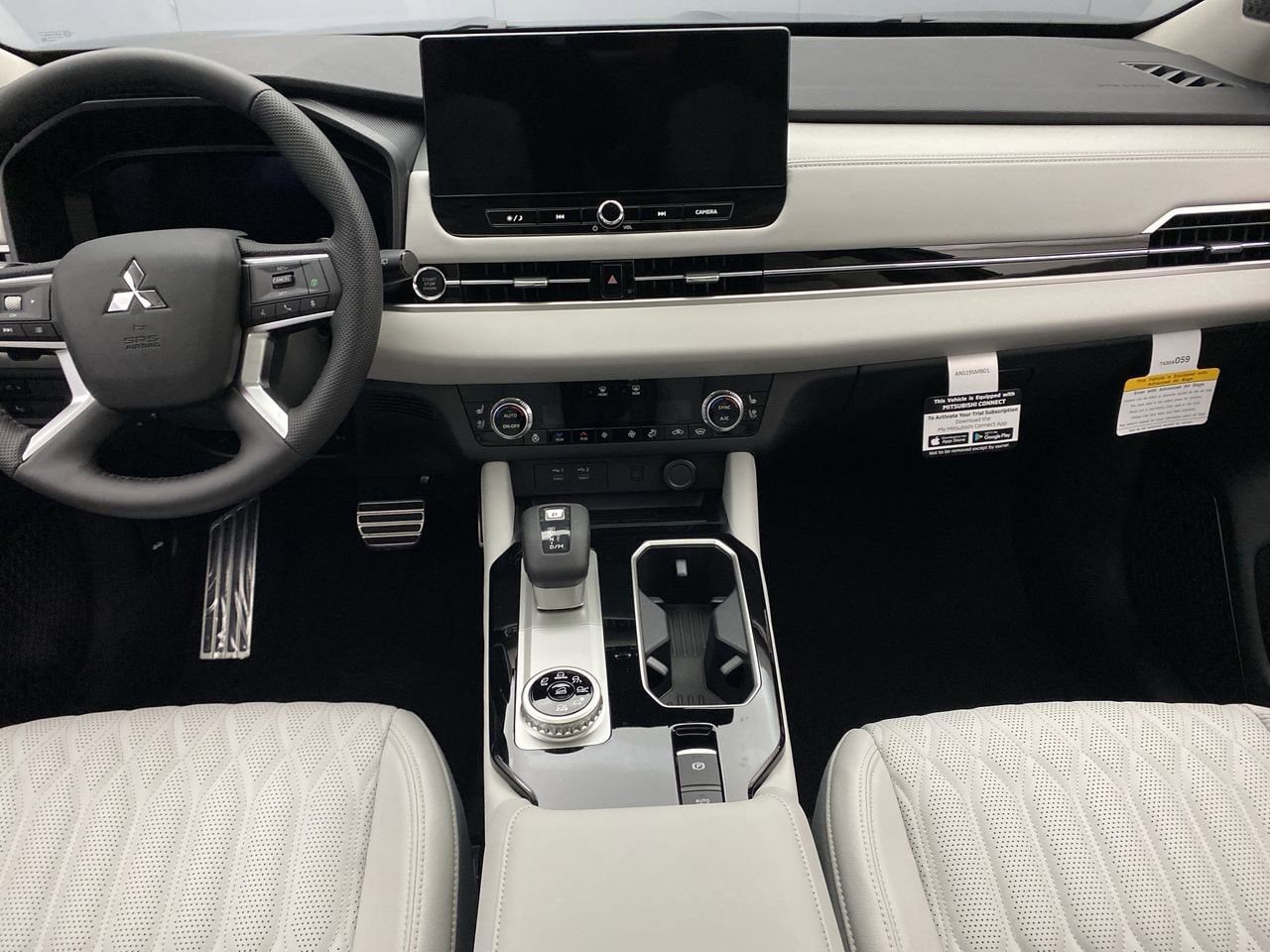 2025 Mitsubishi Outlander SEL Platinum Edition - Photo 20