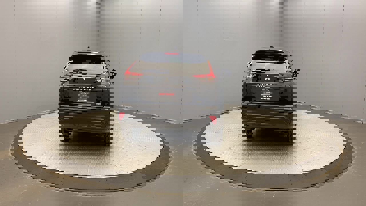 2024 Mitsubishi Eclipse Cross LE photo 3