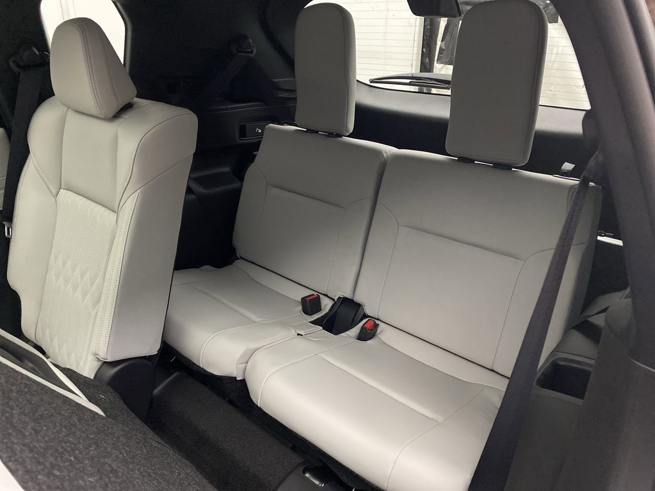 2025 Mitsubishi Outlander SEL Platinum Edition - Photo 24