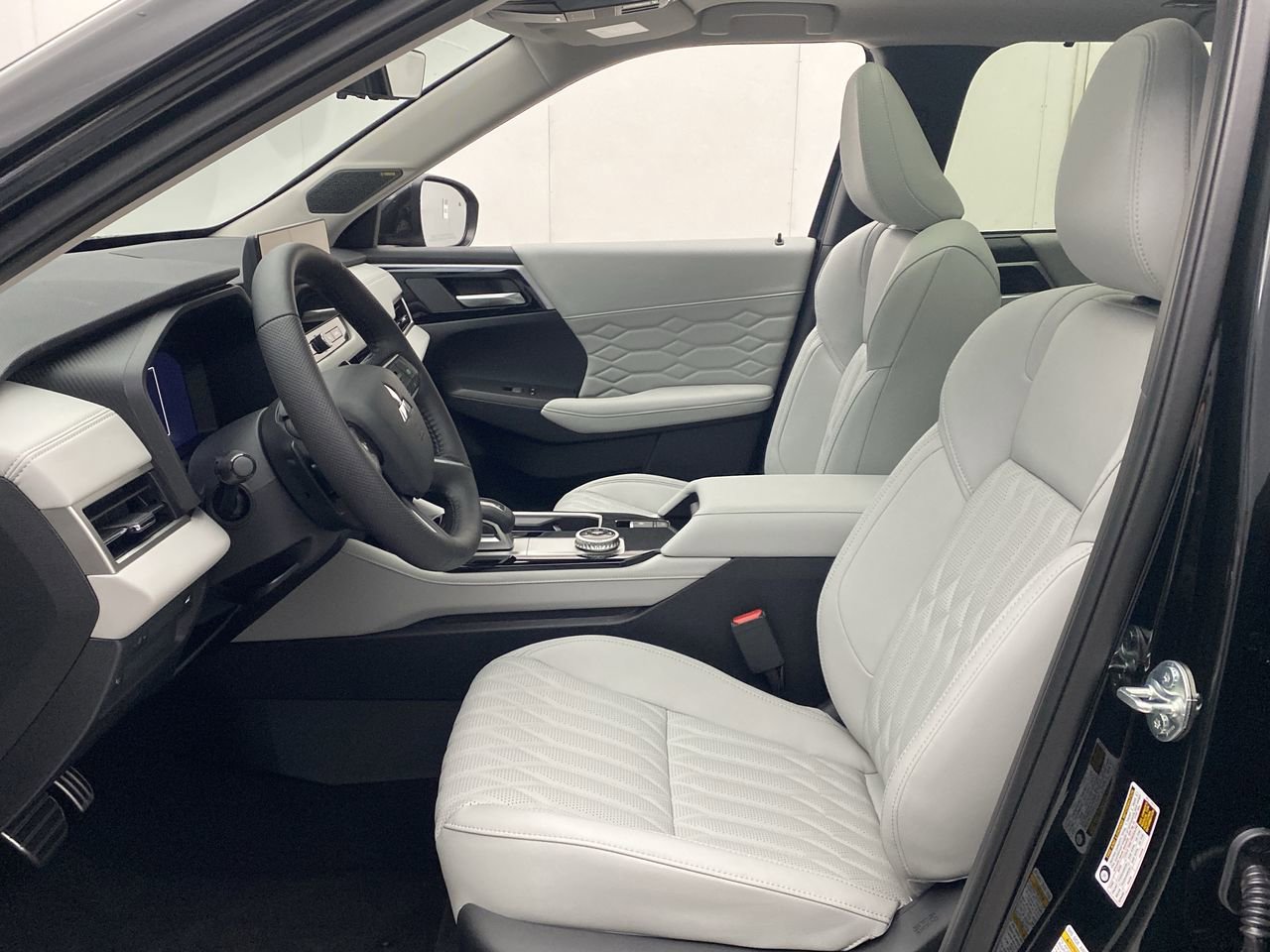 2025 Mitsubishi Outlander SEL Platinum Edition - Photo 13