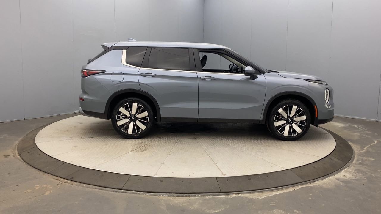 2026 Mitsubishi Outlander SE - Photo 6