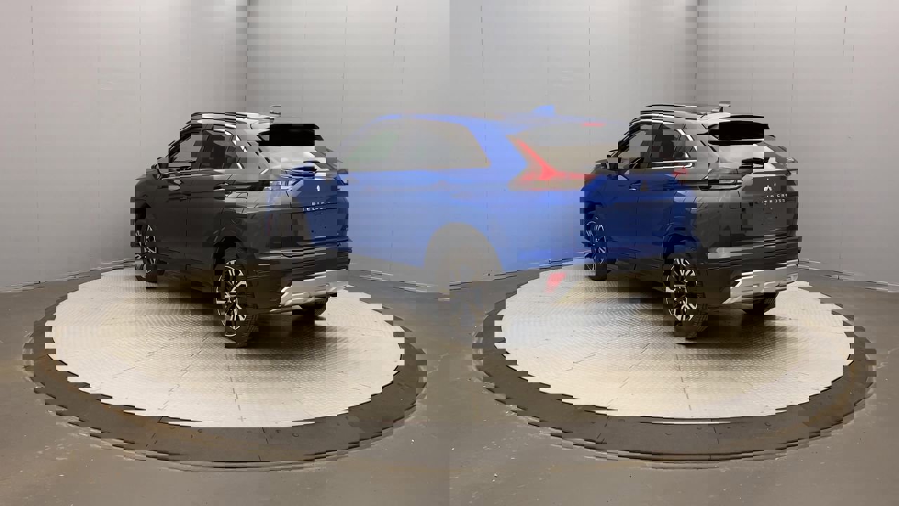 2023 Mitsubishi Eclipse Cross SE photo 3